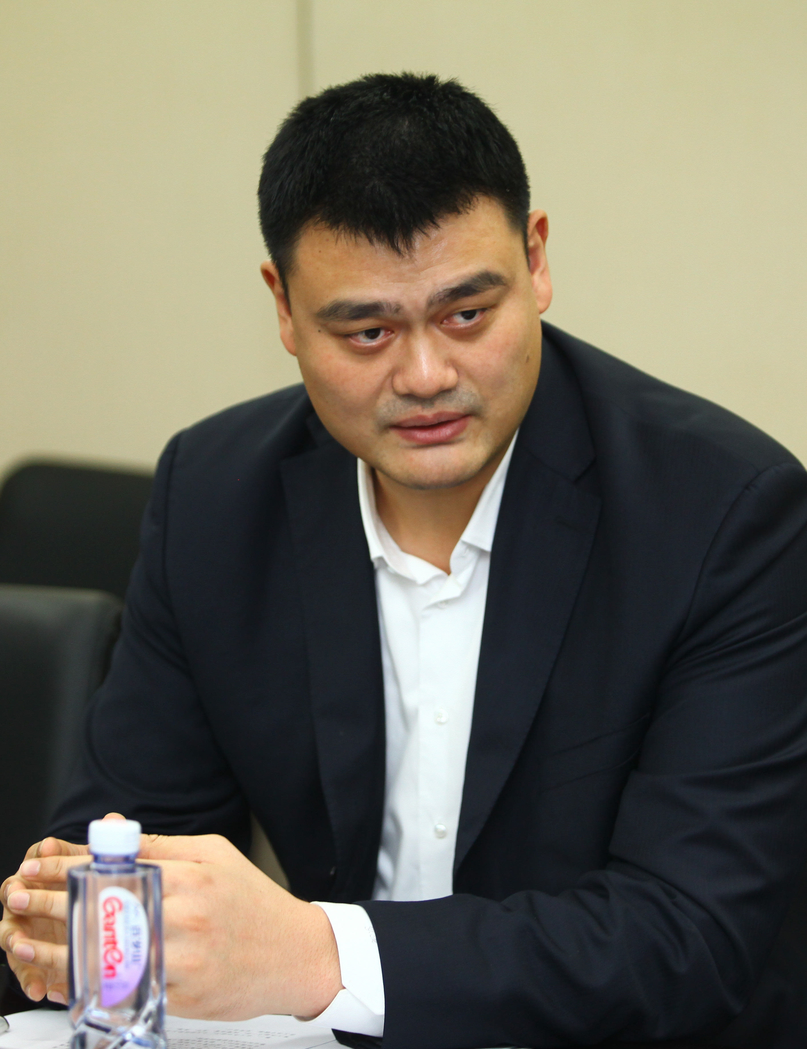们更加谨慎