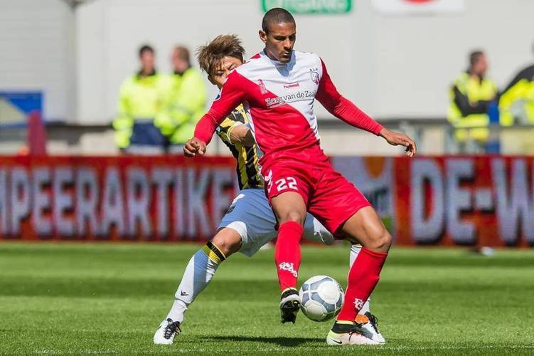 而詹姆斯的 而詹姆斯的